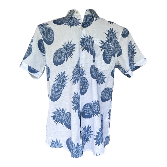IZOD Saltwater Classics Men's Short Sleeve Shirt - Picture 1 of 3